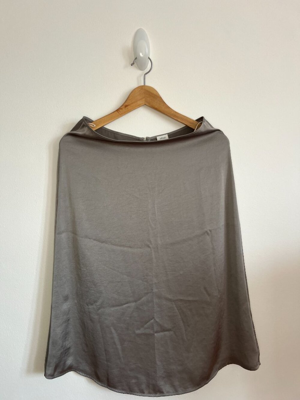 Aritzia Babaton Maxi Skirt Slip Satin Taupe Lightweight Women's Size 6